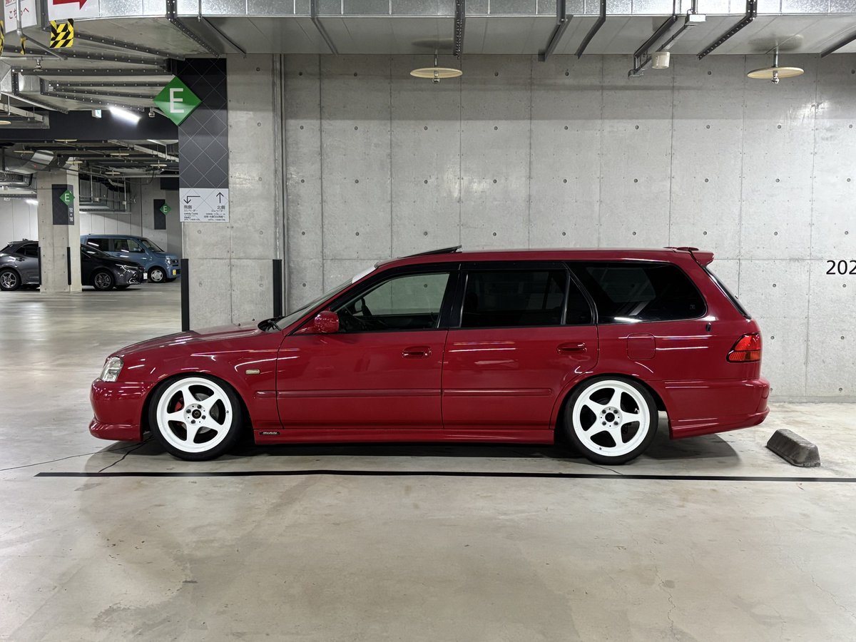 R31S2000's tweet image. あとホイール変えてハチマキ貼ってすこーしイメチェンしました！

シビックっぽい車にリーガ◯スターっぽいホイールはめてそれっぽくしてみましたww

いつかはシビックになるんじゃないか？？

#オルティア
#シビックっぽいわけわからん車
#きっとシビックやと思ってる
#遠くから見ればリーガマスター