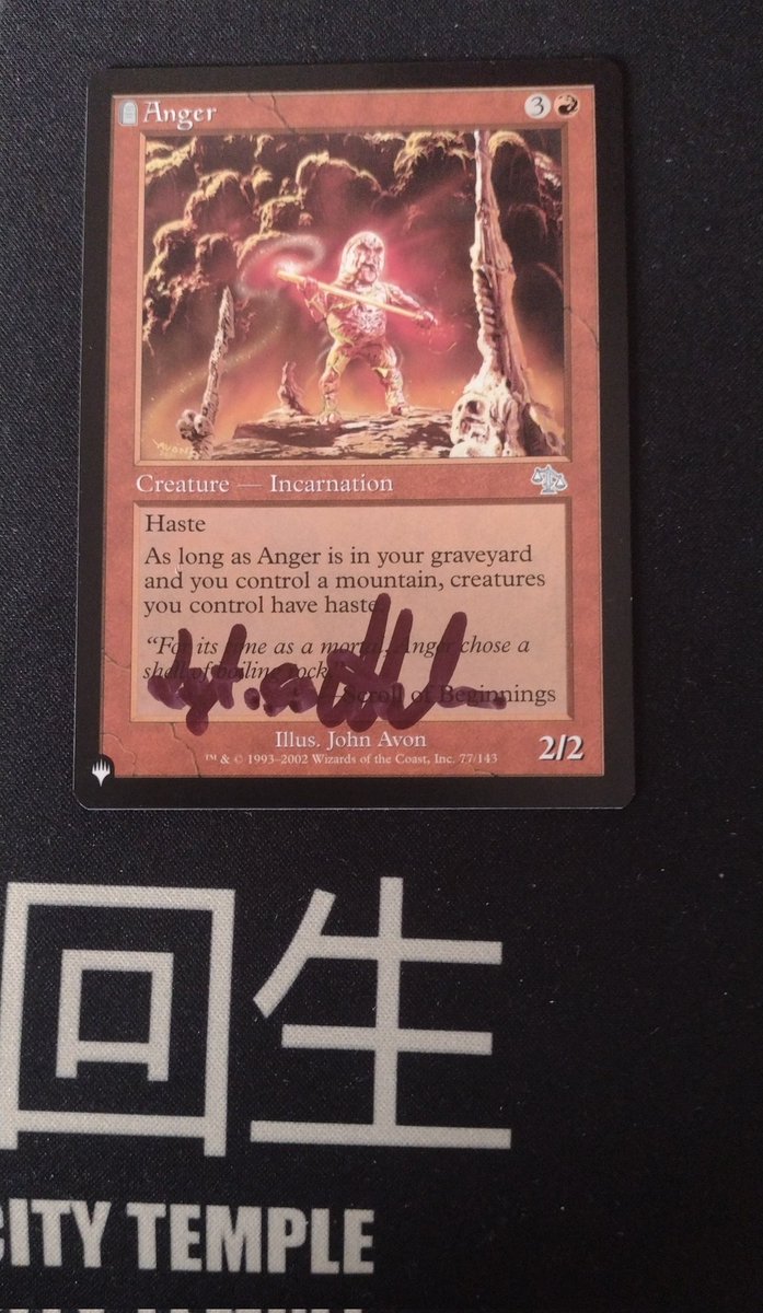 NationalGeoDade's tweet photo. Una persona per me importante una volta ha detto "Magic è anche questo, scarabocchiaresi le carte".
E avere la mia figurina preferita firmata da mio padre, per me vuol dire molto. 
#roadtobrickcity #MagicTheGathering #MTG https://t.co/HYjHEGGLae