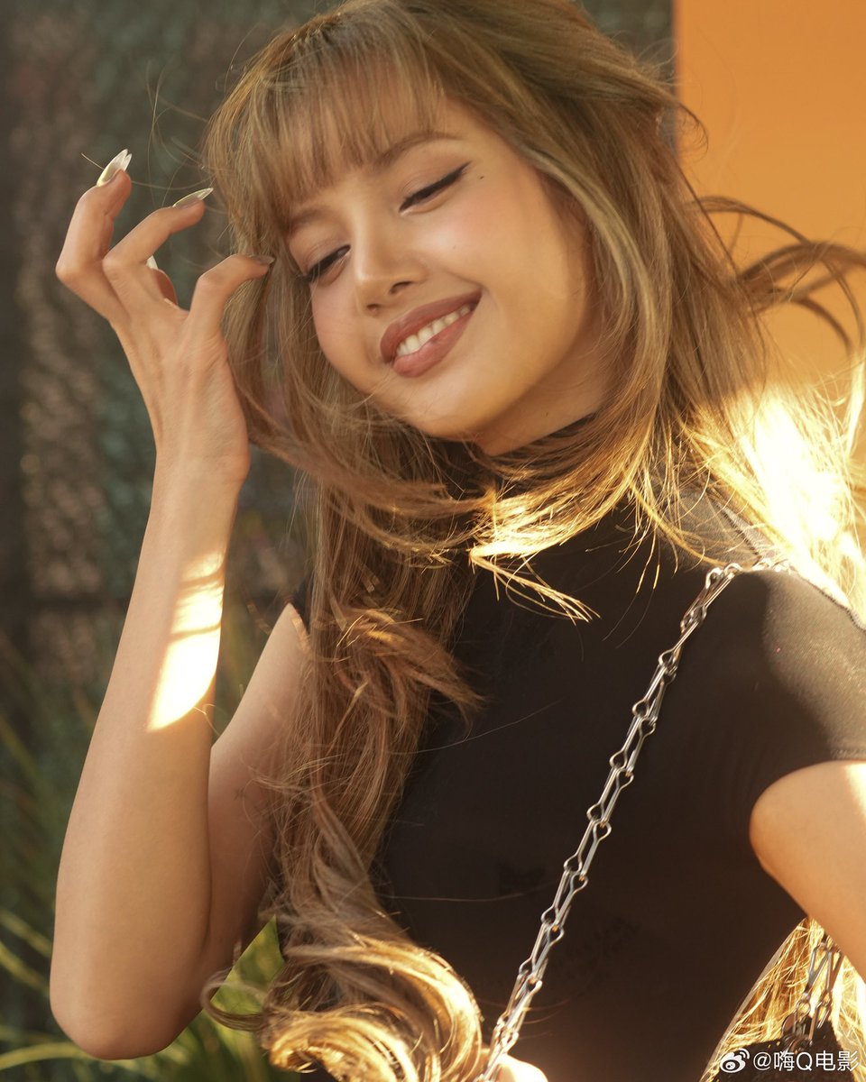 Ria_lalisa's tweet photo. OMG LISA🥹

#LISA #LISACELLA https://t.co/LmsAmXu3RI