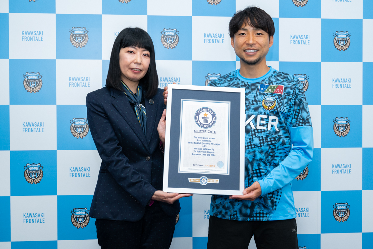川崎フロンターレ 小林悠選手 2017年 得点王、MVP記念フォト