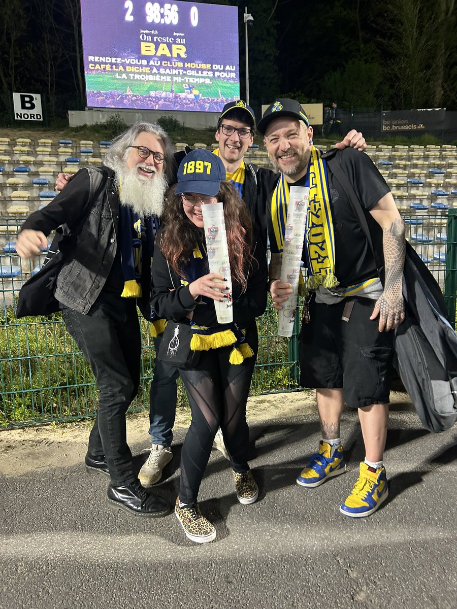 On reste au bar #rusg 💙💛