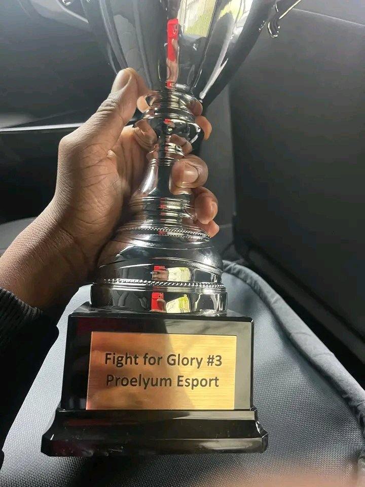 Bravo à HSN pour sa victoire à SF6 au FIGHT FOR THE GLORY en France.Beaucoup de courage à notre champion