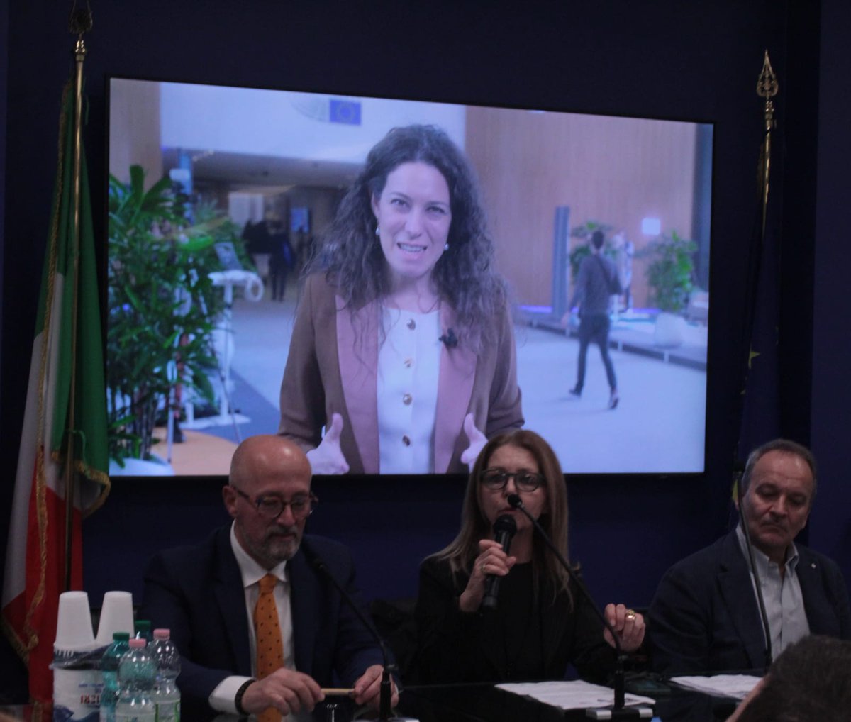 Emilia Urso Anfuso - Giornalista investigativa (@emiliaua) on Twitter photo Gli scatti di ieri presso la sede dell' europarlamento dove abbiamo tenuto un importante convegno sul tema della disabilità
La vice presidente del parlamento europeo, senatrice <a href="/AntonellaSberna/">Antonella Sberna</a>, ha aperto il convegno:
SEGUE Gli scatti di ieri presso la sede dell' europarlamento dove abbiamo tenuto un importante convegno sul tema della disabilità
La vice presidente del parlamento europeo, senatrice <a href="/AntonellaSberna/">Antonella Sberna</a>, ha aperto il convegno:
SEGUE