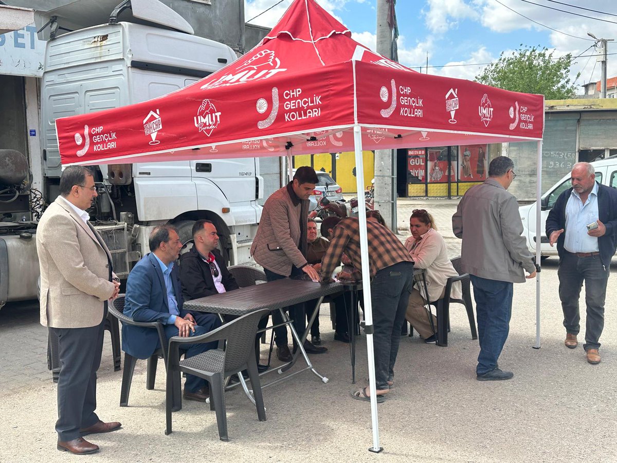 sanliurfa_chp's tweet photo. İl örgütümüz, İl kadın ve il gençlik kolları Başkanımız Kısas Mahallesinde imza standında!

Haydi Kısas'lılar, adalet ve Hukuk için sende imza at!

@herkesicinCHP @eczozgurozel  @karadagferhatt @MTanal @halilbarutchp @mustafakync_chp @mslmkar65787478 @GuzelZent @uveysizol https://t.co/umBvUwZgXQ