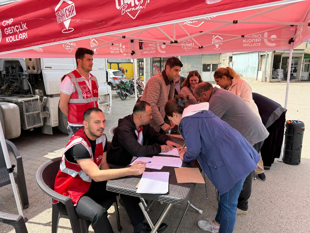 sanliurfa_chp's tweet photo. İl örgütümüz, İl kadın ve il gençlik kolları Başkanımız Kısas Mahallesinde imza standında!

Haydi Kısas'lılar, adalet ve Hukuk için sende imza at!

@herkesicinCHP @eczozgurozel  @karadagferhatt @MTanal @halilbarutchp @mustafakync_chp @mslmkar65787478 @GuzelZent @uveysizol https://t.co/umBvUwZgXQ