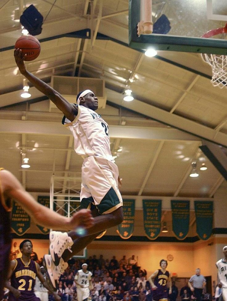 LBJsBest's tweet photo. Nah this pic of HS LeBron is tough 🔥👑 https://t.co/zYZPEnoszE