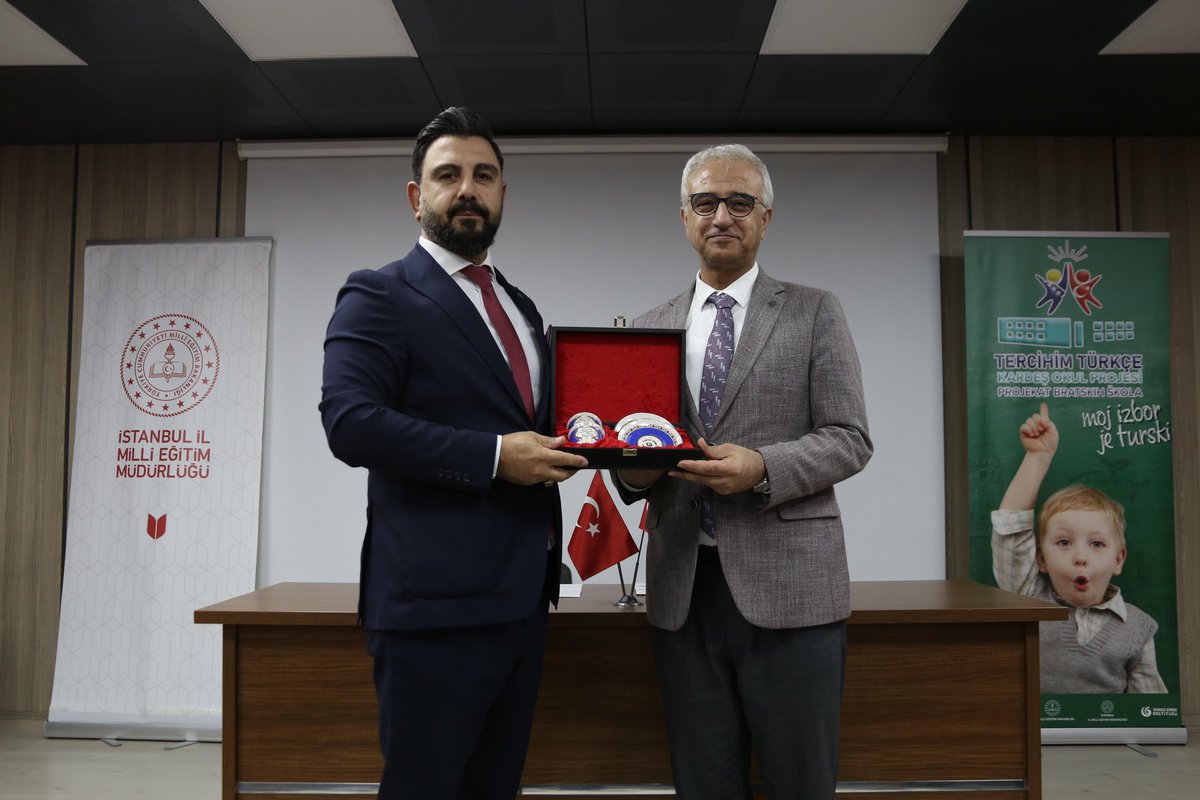 Tercihim Türkçe Projesi ile kardeşlik köprüleri kuruluyor! ✨ 

Tercihim Türkçe projesi kapsamında, T.C. Millî Eğitim Bakanlığı ve Yunus Emre Enstitüsü iş birliğiyle hayata geçirilen Kardeş Okul Projesi için Bosna Hersek’ten gelen 26 okul müdürü, Türkiye’deki kardeş okul