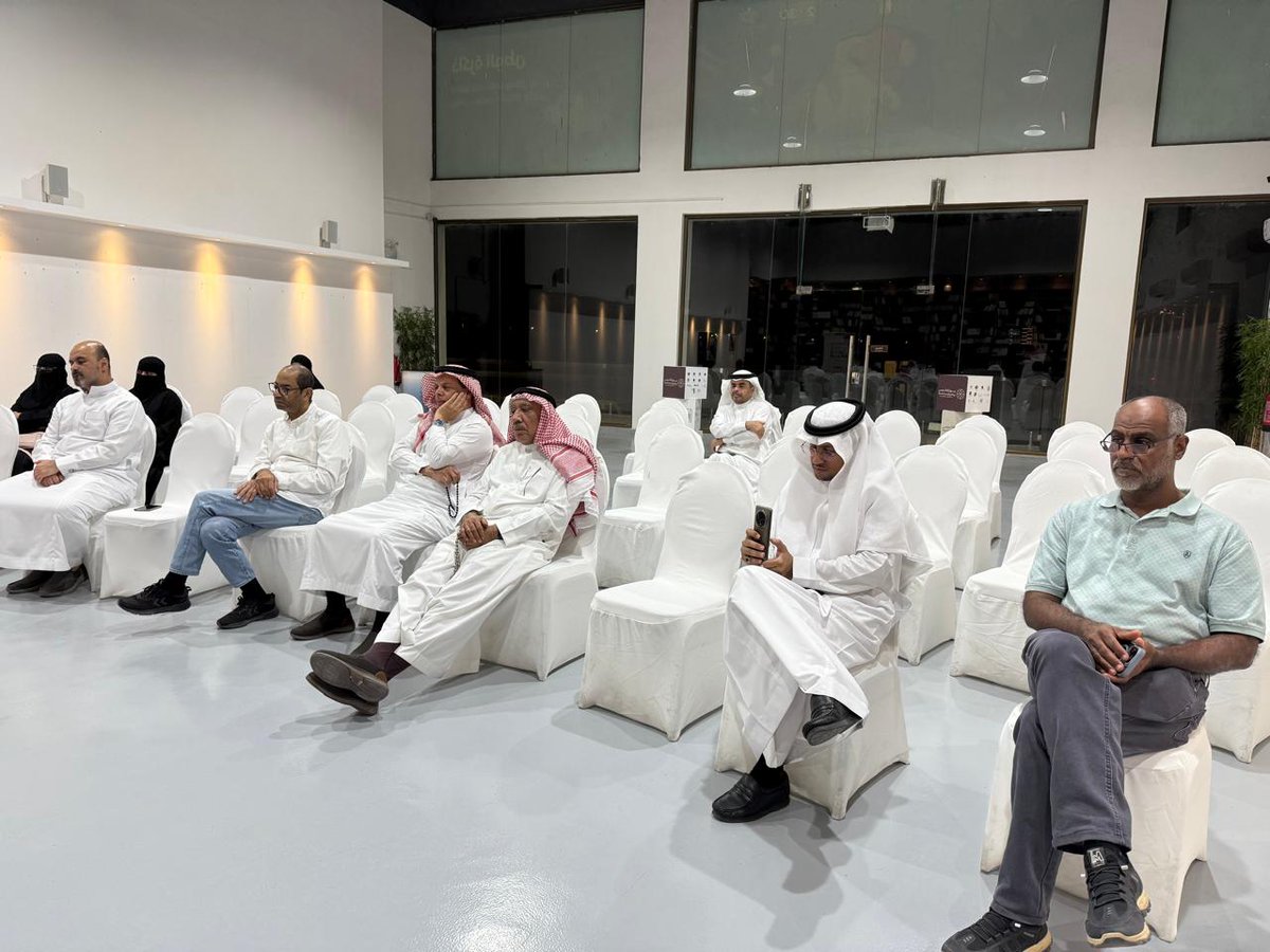 epi_circulation's tweet photo. صور من أجواء فعالية فلسفة الجمال والأستطيقا التي أقيمت بالتعاون مع جمعية الثقافة والفنون بالدمام يوم الأربعاء الموافق ٩-٤-٢٠٢٥  ✨️ https://t.co/755Y6DhZ39