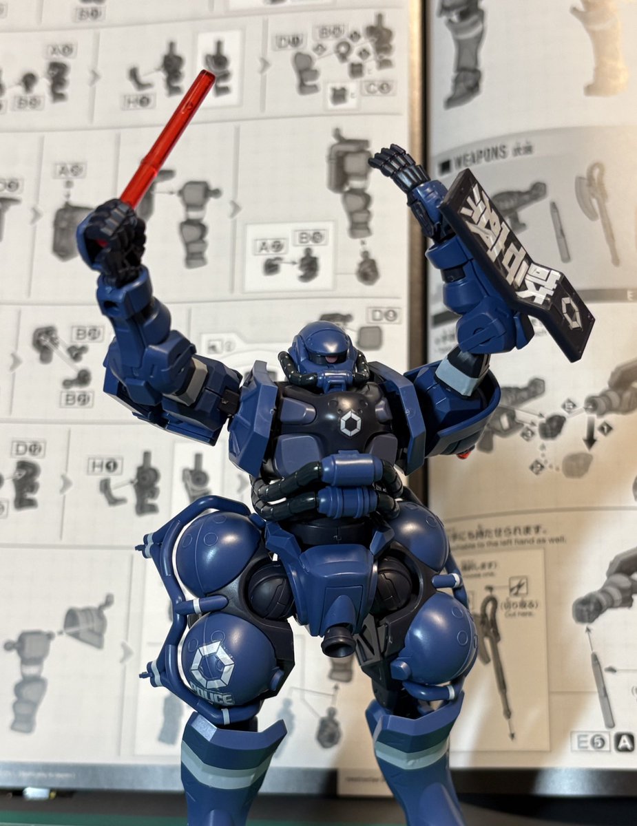 Ryu_san_2202's tweet photo. 軍警ザクのこの謎の赤い部分って交通整理のアレに使えってことじゃろ⁉︎🤗 https://t.co/mLWPivVWzQ