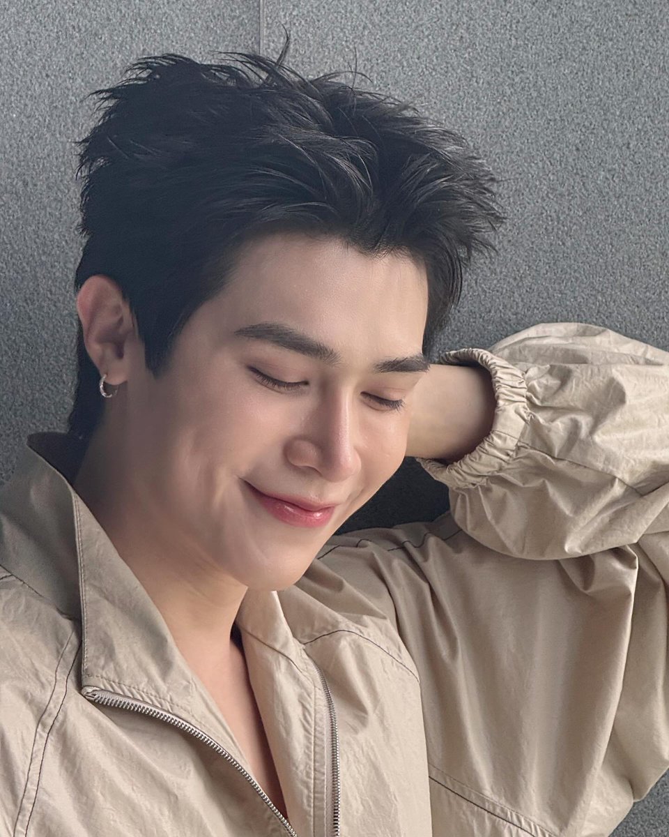 Yixun83's tweet photo. So handsome na😍😍Love this photo makmak
cr. toptawi_mua

FORTPEAT CROCS S2O

#CrocsSongkranxFortPeat https://t.co/qXbbGFtcDZ