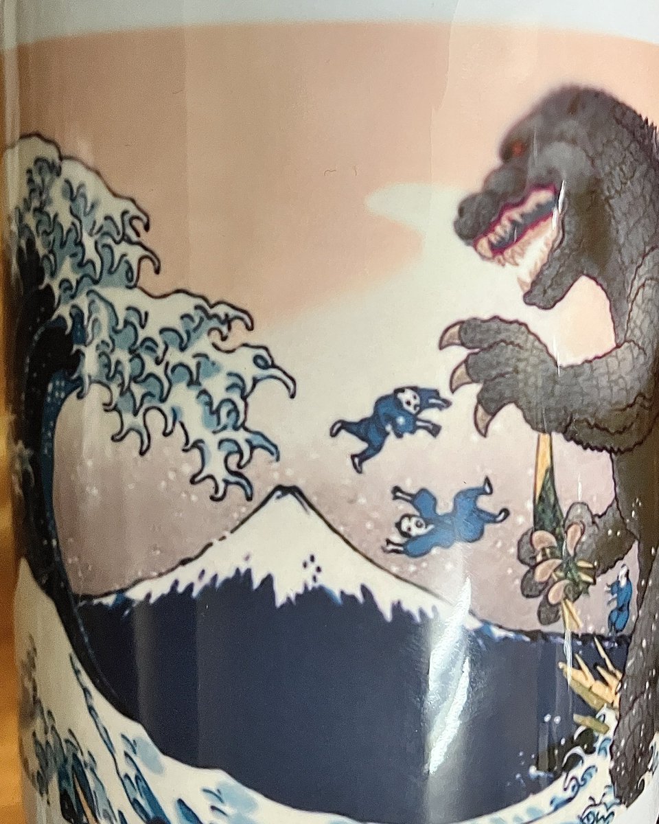 なんとゴジラ対北斎‼️ゴジラストアのゴジラのマグカップを貰いました