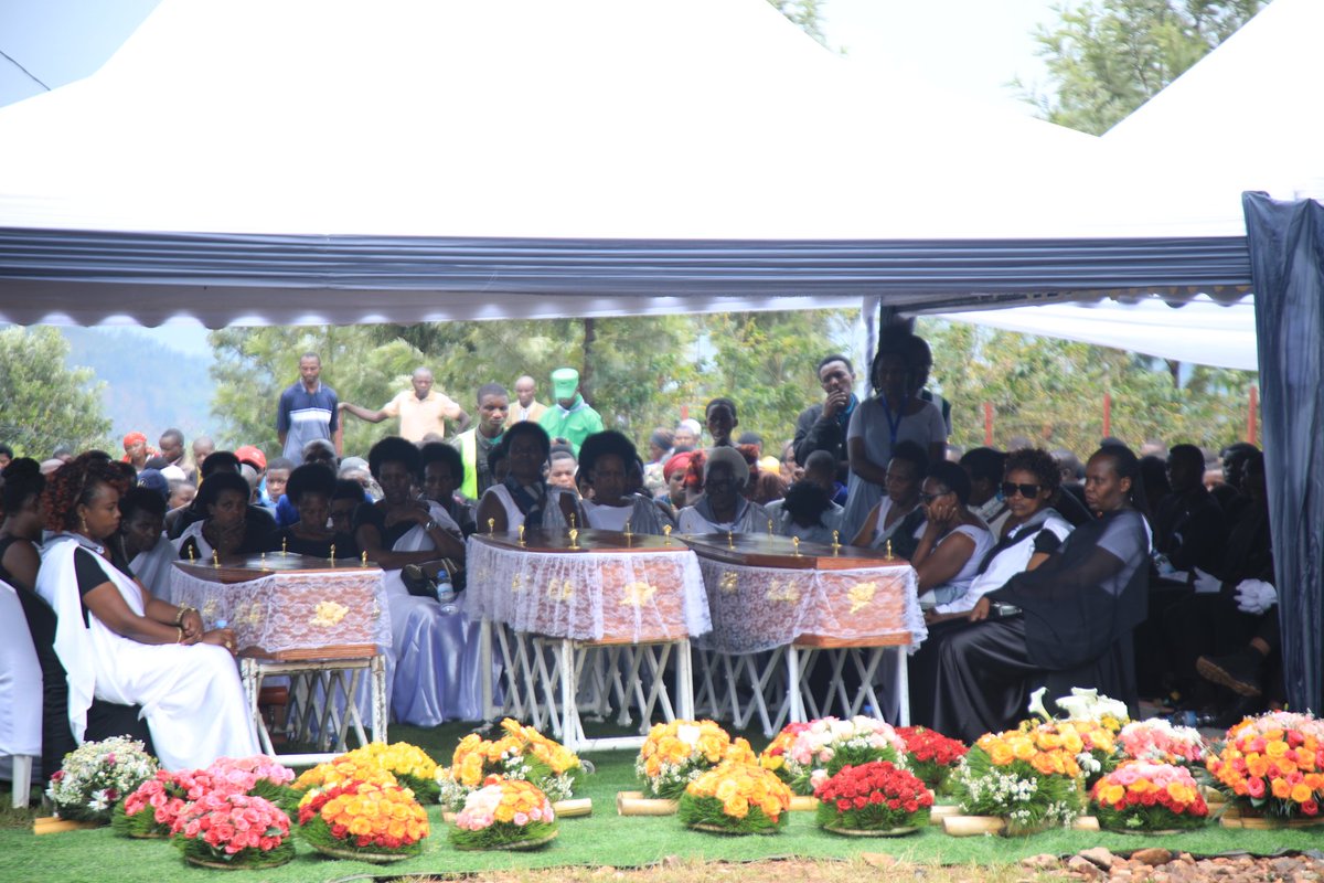 RutsiroDistrict's tweet photo. "Kwibuka ni ubuzima bwacu. Iyo twibuka si inzika tuba twimika. Ahubwo ni ukugira ngo dukumire ingengabitekerezo ya Jenoside aho iva ikagera no guharanira ko amateka mabi yaranze Igihugu cyacu atazongera ukundi." Niyonsenga Phillip, Perezida wa IBUKA mu Karere. @Unity_MemoryRw https://t.co/aBDkQDvoRd