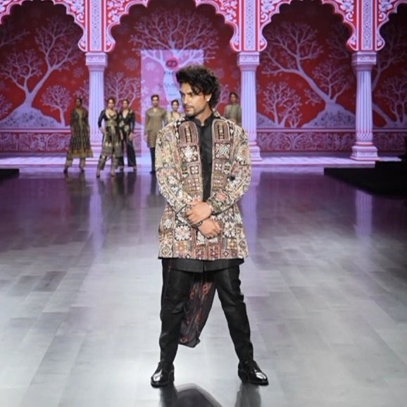 The walk , expressions, outfit, BGM everything was top notch ❤️

#AnkitGupta #AnkitGuptaAtBTFW