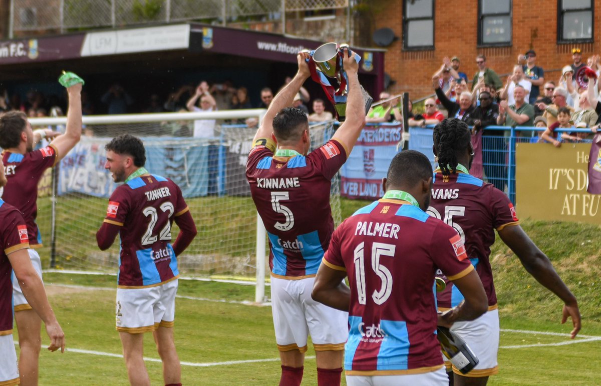 Farnham Town FC tweet media