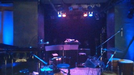 桑山哲也さんのバースデーライブが終わりました。2時間半で18曲の内容でした。桑山さん名義のライブは初めて観ましたけどソロ演奏もバンドメンバーとの演奏もいいですね。ボタン式アコーディオンの幅広い表現力をたっぷり堪能しました(*^_^*)