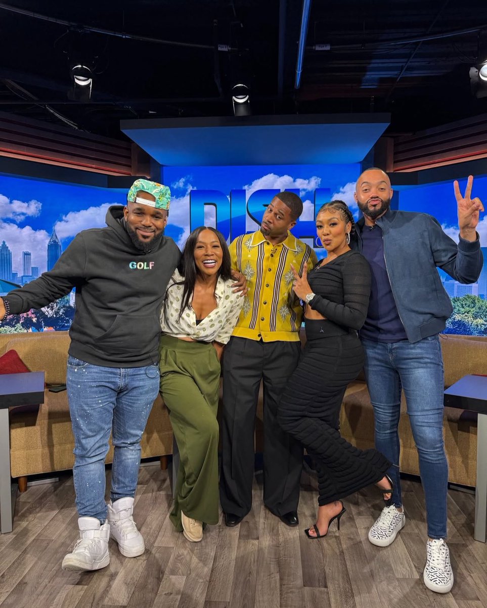 luv4_zatima's tweet photo. so happy for them love their podcastπ #iamdevale #khadeeniam #deadasspodcast #dishnation #SistasOnBET #ZatimaOnBETPlus https://t.co/mcO0uBf3V4
