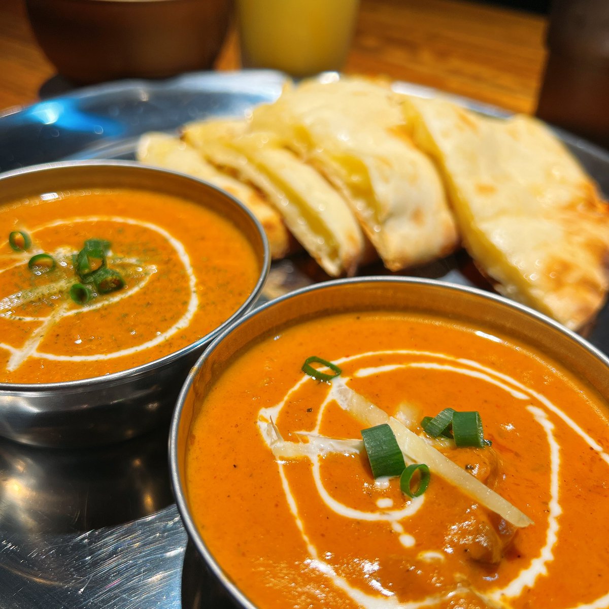 ojichan_tsm's tweet photo. #日曜日はカレーだよね
#椎名町
#アピダイニング
#Api_Dining
#インド・ネパール料理
#チーズナンセット
#マトンカレー
#キーマカレー
#マンゴーラッシー
#お好きなカレー2種類選べる
#辛口
#辛さも選べる
#ナンはお代わりできる
#サラダ付き https://t.co/31SwRqogwM