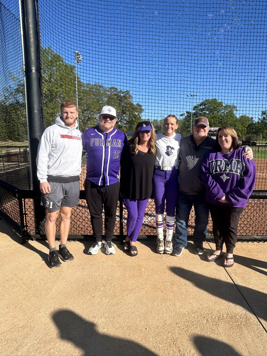 autobryan's tweet photo. 4.13.18
We lost mama 7 years ago today. She would have loved every minute of this season of life. I know she’s still on their sidelines but I sure do miss her.
Thankful to have daddy in town this weekend. And an extra bonus having G here too!
#teamred
#april13th
#jeremiah2911 https://t.co/tm61dLGxD4