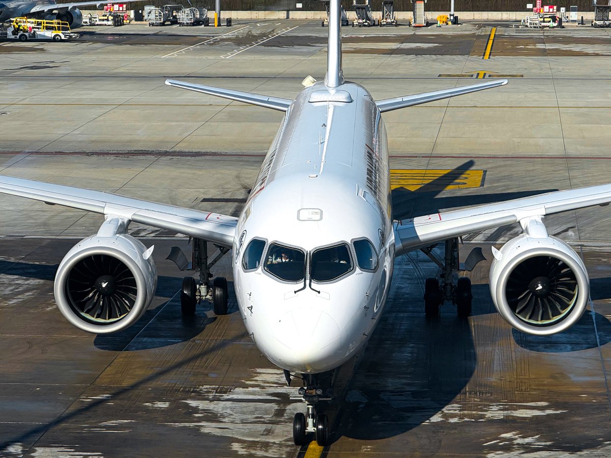 Av1ation__'s tweet photo. Belle expérience en vol entre Manchester et Paris à bord d'Air France et de son A220 : https://t.co/965ltl7rKA

#airfrance #a220 #airbus #flightreport https://t.co/nUh8g3UShh