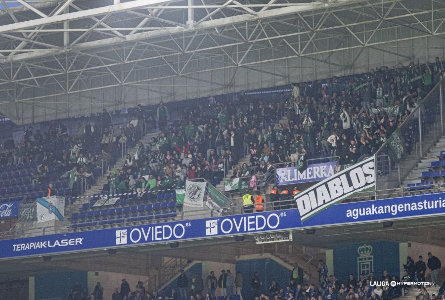 rinconsegunda's tweet photo. Muy pocas aficiones podrán decir que estuvieron en las malas, pero la del @racingferrolsad sí es una de ellas. 

Tras su derrota en Oviedo (3-0), el equipo lleva 10 derrotas en sus últimos 11 partidos y no marca gol desde el 1 de marzo. Año nefasto para la entidad ferrolana. https://t.co/DNRXGhdomE