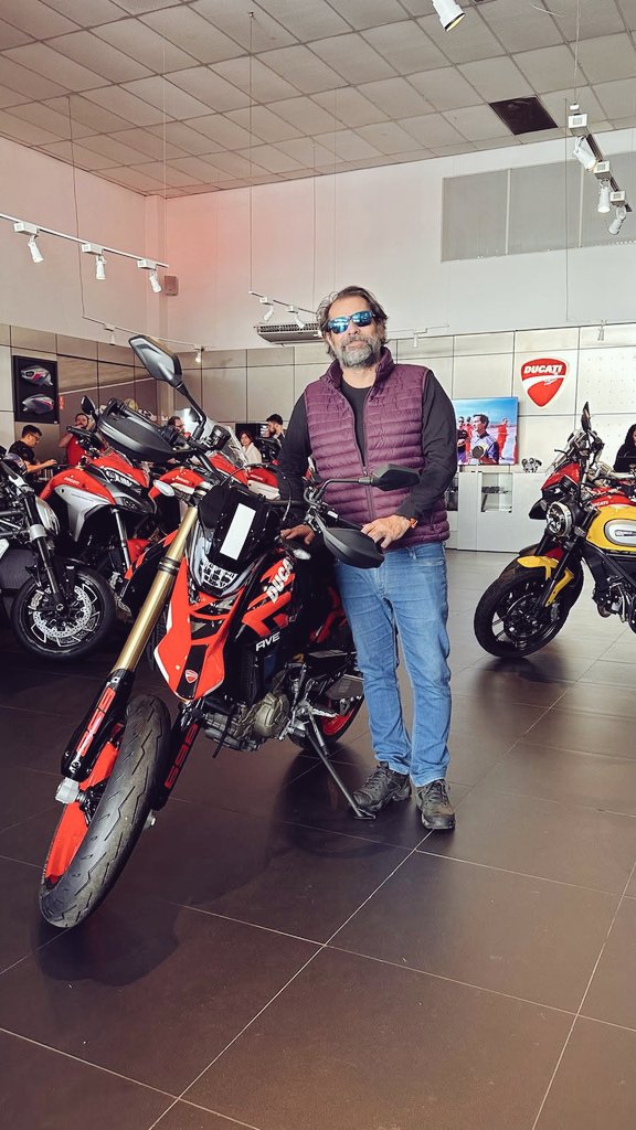 gsabertotti's tweet photo. @DucatiMotor COOL https://t.co/Dw7r4xd5Q3