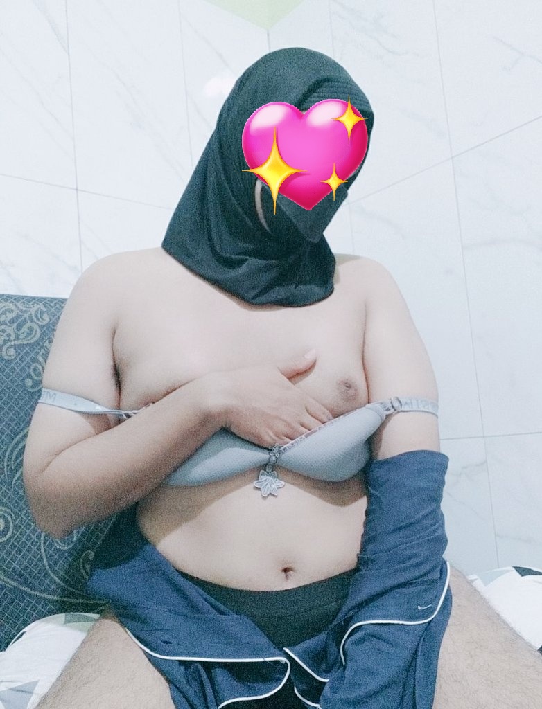 DianSissy's tweet photo. Ada yg mau nenen?? https://t.co/6Au2devKd7