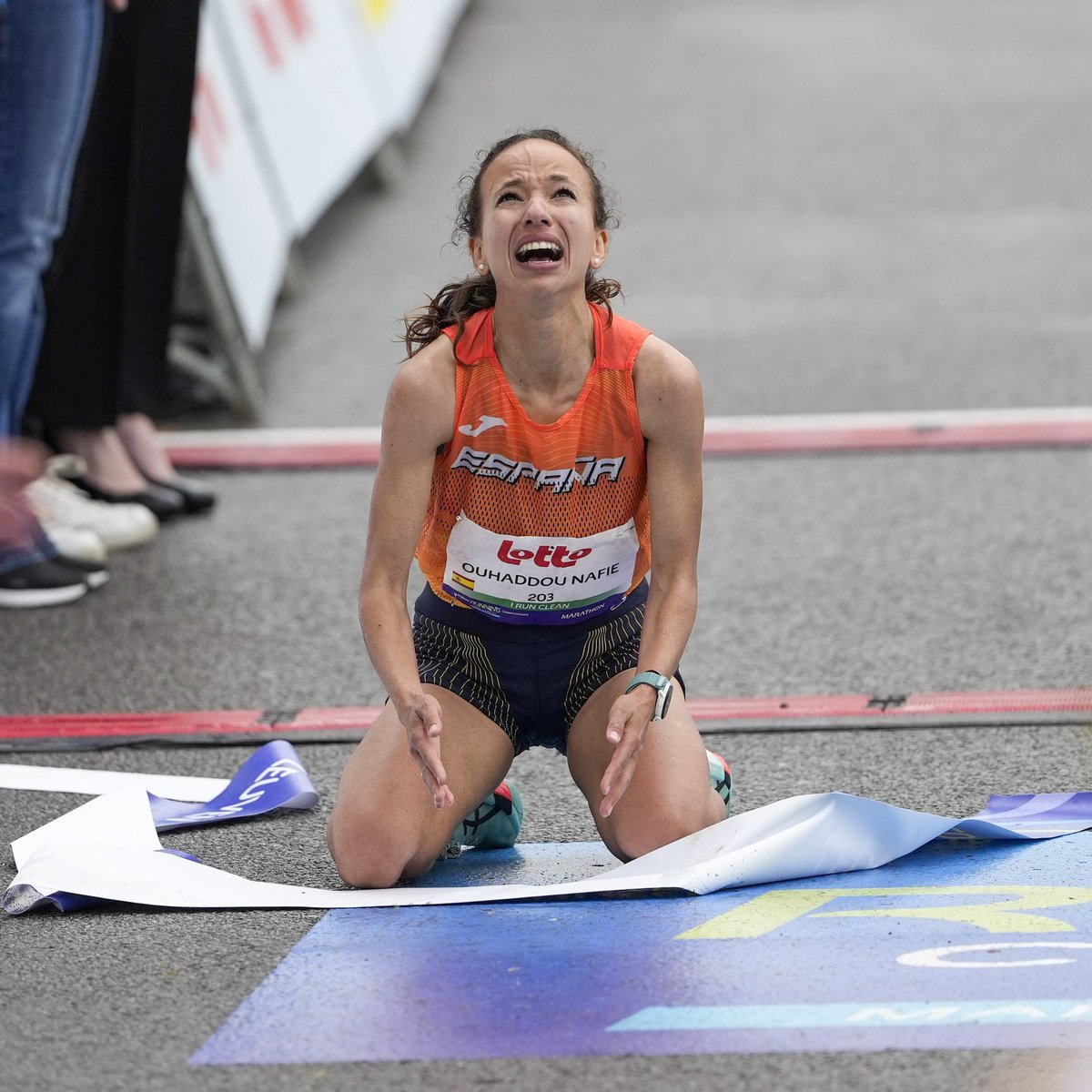 Spain’s first ever women’s European marathon champion! 🥹🇪🇸 

And Fatima Ouhaddou Nafie had to recover from a fall to win gold in 2:27:14! 🙌

#BrusselsLeuven2025 #RunWithTheChampions