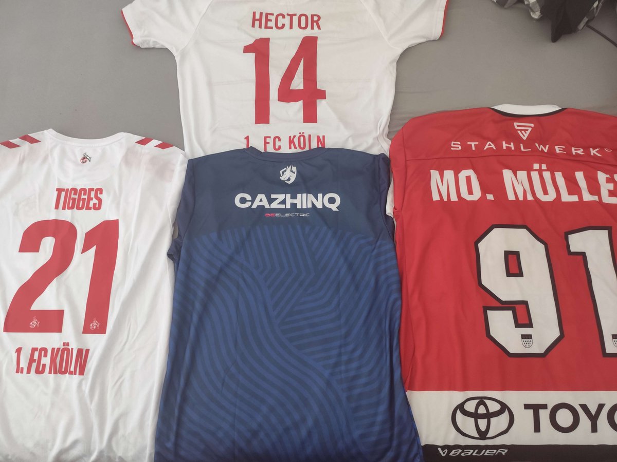 CazhinqP's tweet photo. Honored to have received this jersey from @TeamElektros and @Project_Elektro. This Jersey will have its honorable place in my jersey collection #beelectric #Clash https://t.co/7KIXZnaXjw