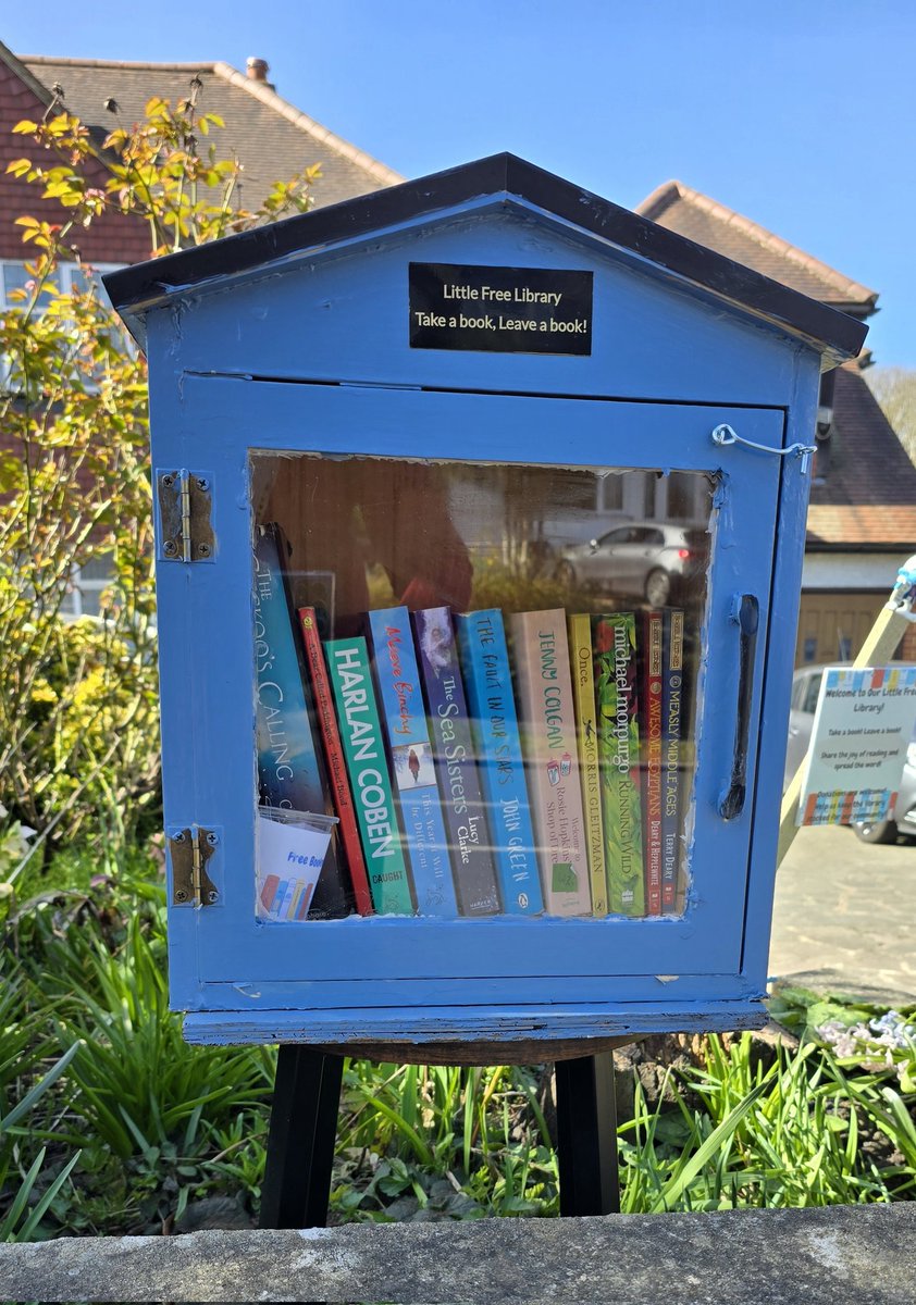 RoopaWrites's tweet photo. A new #LittleFreeLibrary 📚 on Farley Road in South Croydon, between Brent Road &amp; Queenhill bus stops!
It’s a free book-sharing box for everyone.
· Take a book to brighten your day.
· Leave a book for someone else to enjoy.
Keep the joy of reading alive😊
@LtlFreeLibrary https://t.co/88WM8VMWv7