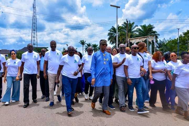 rovingnaija's tweet photo. the Permanent Secretary, Engr. Izuchukwu Onwughara joined the alumni team on the inspection. https://t.co/3nJYUEEtRt
