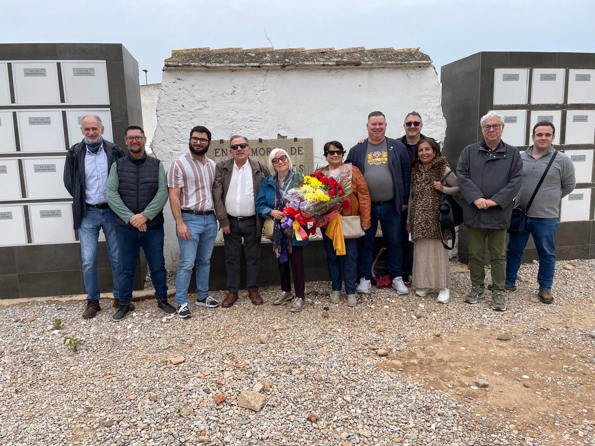 OctavioTraver's tweet image. Representants de la 35a Divisió de les Brigades Internacionals que lluitaren contra el feixisme ens acompanyaren ahir a l&apos;homenatge oferit a totes aquelles i aquells que defensaren la legalitat republicana contra el franquisme.
#NoOblidem
#14AbrilESP
Salut i República