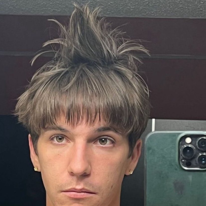 snootuckpy's tweet photo. snoop is starting a farm on tuck’s head!! https://t.co/ILqI3suBVy