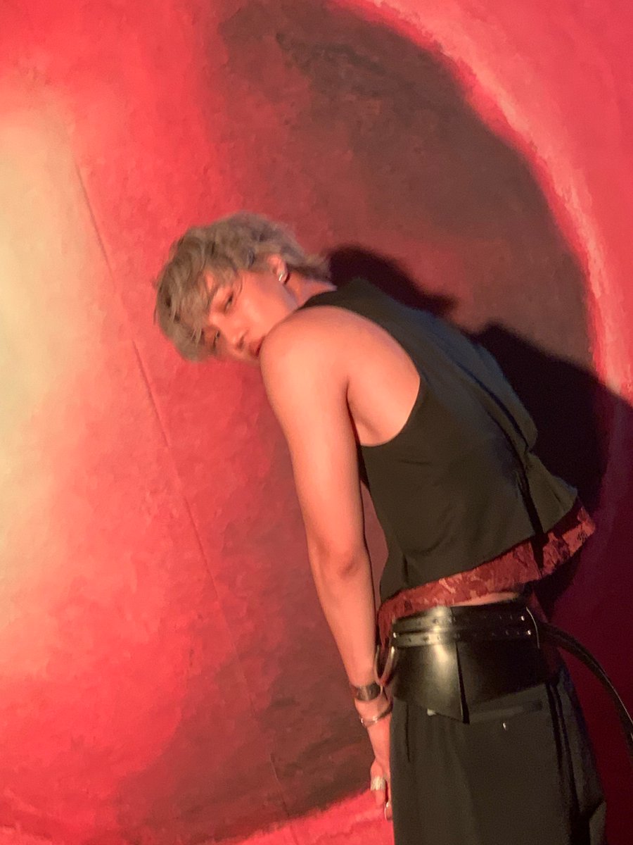weareoneEXO's tweet photo. 🌗🌅🔥

#KAI #카이
#EXO #엑소 #weareoneEXO
#WaitOnMe #KAI_WaitOnMe https://t.co/jYEaC2FUTs