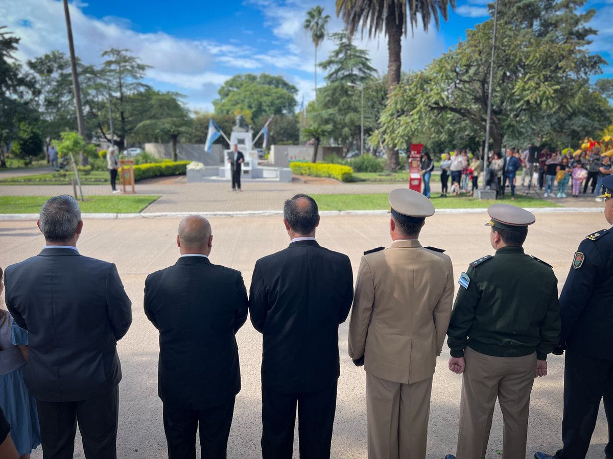 MauroGodein's tweet photo. 162 años de historia, identidad y raíces.
En Colón celebramos el aniversario con un acto cargado de emoción, cultura y memoria.
El nuevo Escudo Municipal se presentó como símbolo del presente que honra al pasado y proyecta futuro. https://t.co/EgvpS3EcbQ
