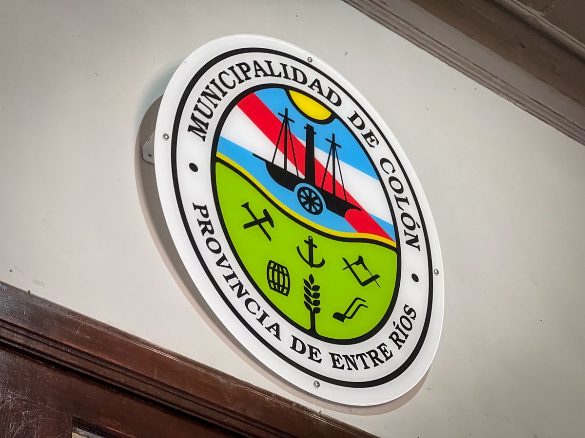 MauroGodein's tweet photo. 162 años de historia, identidad y raíces.
En Colón celebramos el aniversario con un acto cargado de emoción, cultura y memoria.
El nuevo Escudo Municipal se presentó como símbolo del presente que honra al pasado y proyecta futuro. https://t.co/EgvpS3EcbQ