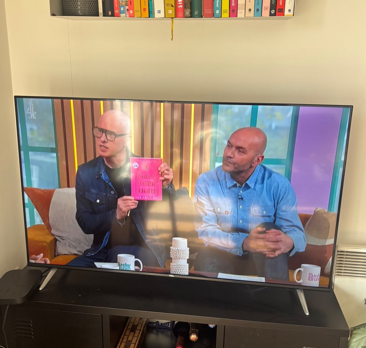 👀 the gorgeous SHINE YOUR LIGHT on Sunday Brunch!!

Congrats Lucinda Light, you absolute star ✨

Out now from <a href="/HarperNonFic/">HarperNonFiction</a>
 
tr.ee/jRU0dDdp9y