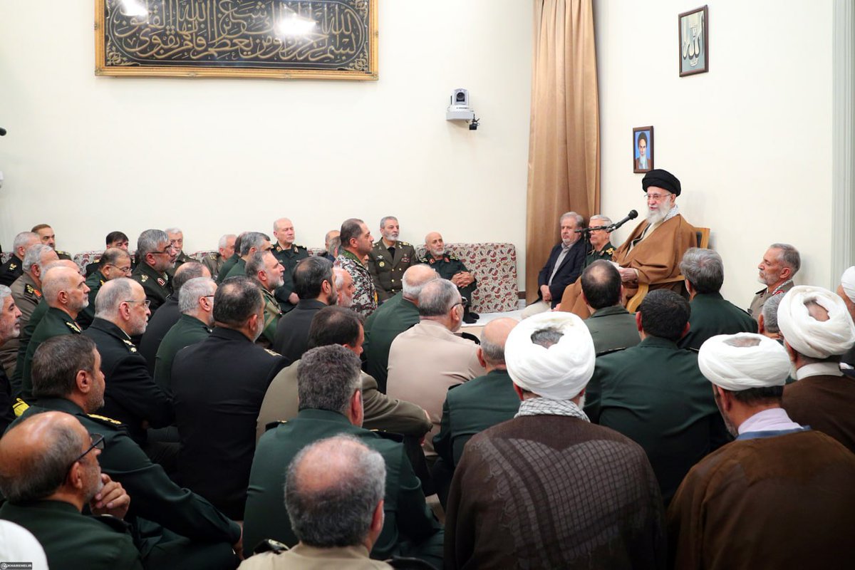 Khamenei_fa's tweet photo. نیروهای مسلح حصار کشور و پناهگاه ملت در برابر هر عامل متجاوز هستند. آمادگی‌های حداکثری و مراقبت‌های سخت‌افزاری و نرم‌افزاری برای ایفای این مسئولیت ملی باید به صورت مستمر تقویت شود. https://t.co/a7HbBhTEGF