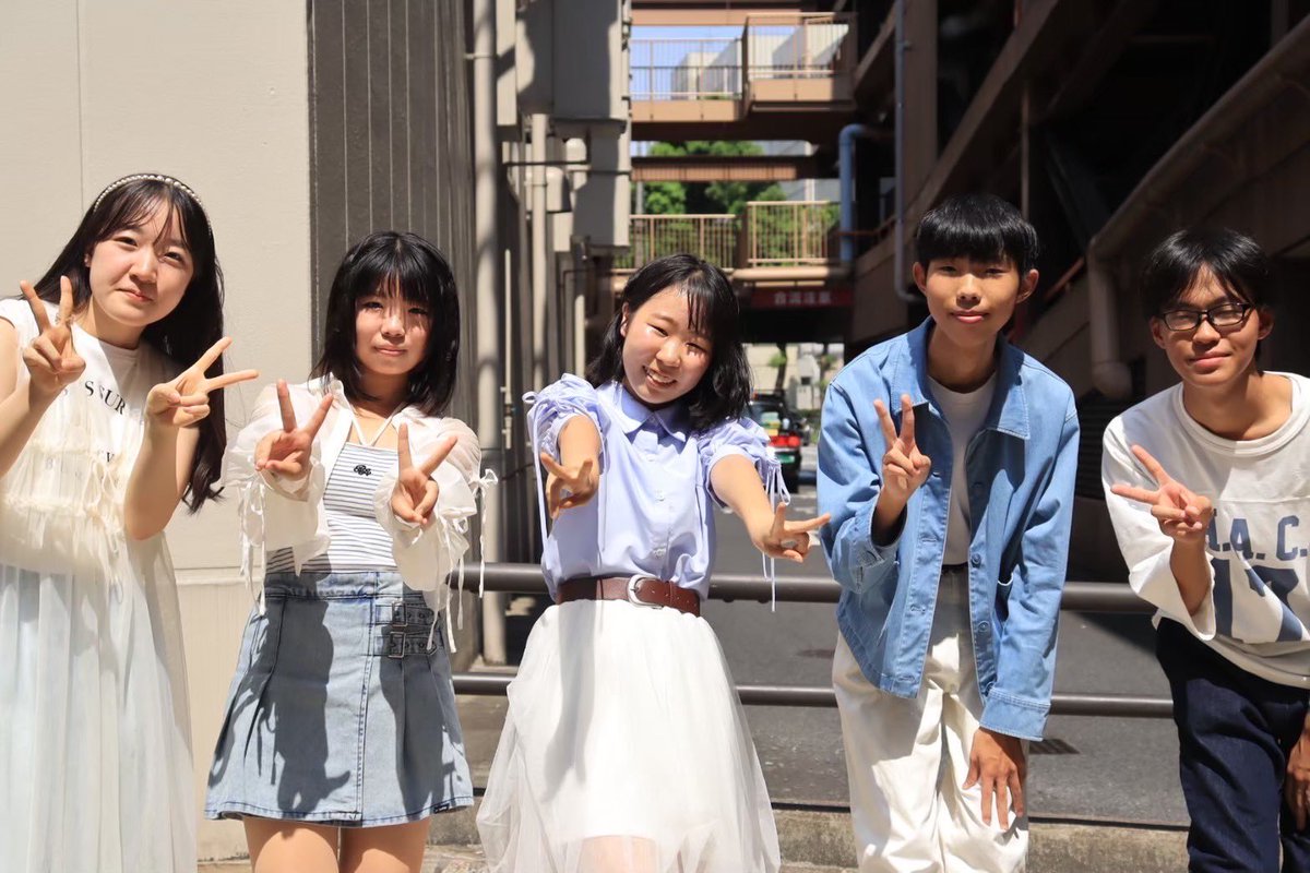 LightsPromise_'s tweet photo. 【グループ紹介】
with LILAS @withLILAS
2年生5人で結成された混声グループです！
お互いに助け合い笑い合える固い絆で結ばれたメンバーでの演奏は、聴く人にも元気を与えます！
どんな時でもまっすぐ伸びていく彼らの一体感のある音楽には、聴く人を惹きつけノリノリにさせる魅力が詰まっています！ https://t.co/2ccZcdlEis