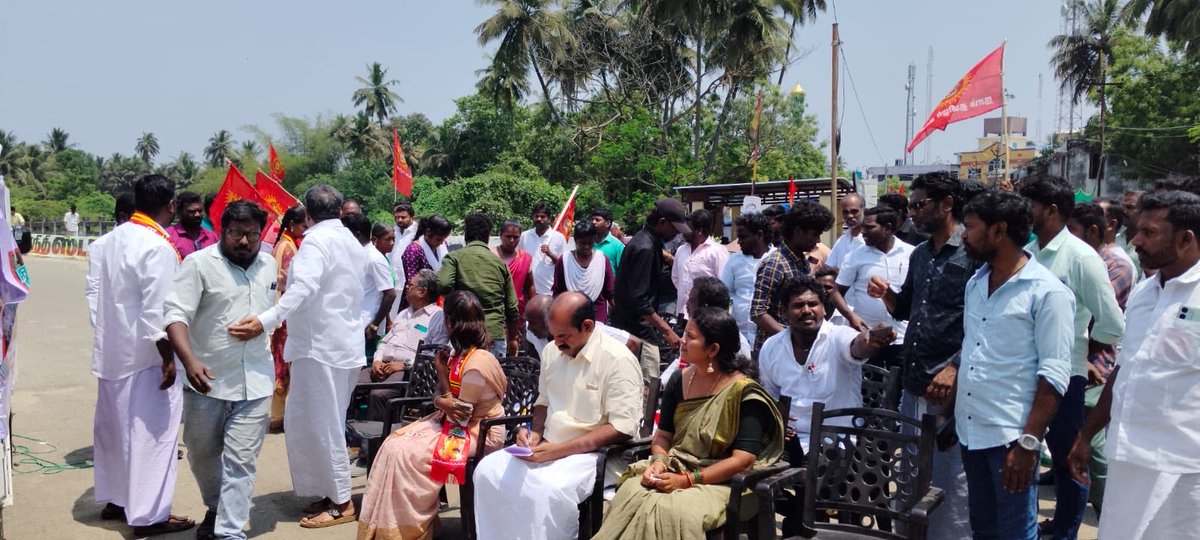 selvanilara57's tweet photo. இன்று திருவாரூர் மாவட்ட நாம்தமிழர் கட்சி சார்பில் முத்துப்பேட்டை மற்றும் கூத்தாநல்லூர் ஆகிய இரண்டு இடங்களில் ஆர்ப்பாட்டம் நடைபெற்றது! https://t.co/HYQzlVqCrR