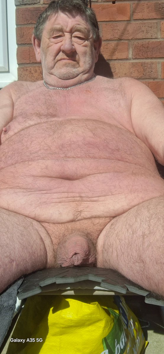 stevewebster61's tweet photo. @wyorks_ian Naked all day as always when home https://t.co/nB0mq326KI
