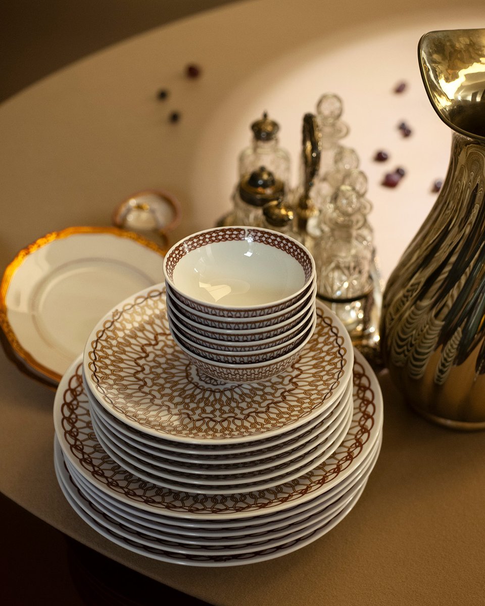 LoroPiana's tweet image. Capturing day-to-day living in its varied facets.

For La Prima Notte di Quiete, inside the dining room, a picture of quiet drama unfolds. 

#LoroPiana
#SaloneDelMobile
#MilanDesignWeek
#LoroPianaInteriors