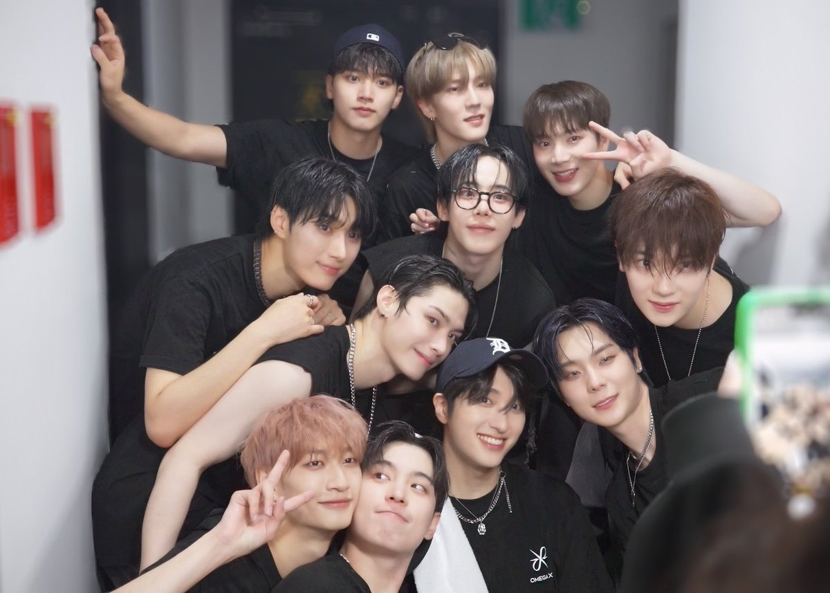 OmegaX_official's tweet photo. [🎥]

OMEGA X (오메가엑스)
 ‘ISLAND : For Everlasting' Concert Behind ♾️💖

🔗 https://t.co/aFF2s2S5l4

#OMEGA_X #오메가엑스
#ISLAND_FOR_EVERLASTING https://t.co/UOhfM0NTdJ