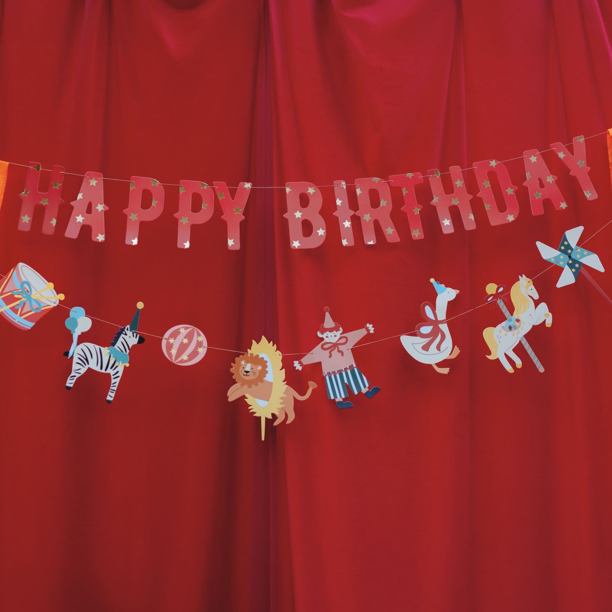 joliefeteUK's tweet image. Step right up! 🎪 Transform your party into a circus spectacle with our vibrant Happy Birthday Banner Backdrop!

l8r.it/RXPc

#CircusTheme #PartyBackdrop #BirthdayCelebration #HappyBirthday #BirthdayBanner #CircusParty #JolieFeteUK