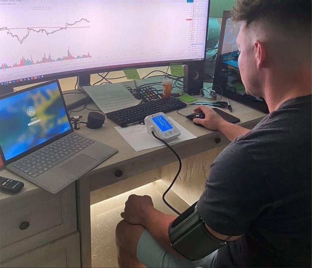 Jeremybtc's tweet photo. degens after entering a trade 😹 https://t.co/nBQ8VAw0AW
