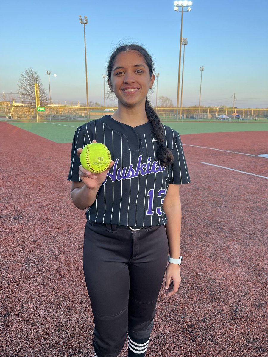 Tough night on the 🥎diamond Friday night as we dropped 2 games to a strong Olathe South squad. The Falcons crushed the ball all night and were solid in the field. Big bright spot for us happened in game 2 when senior Sumaya Edwards went yard for her third HR of the season. 💜🖤