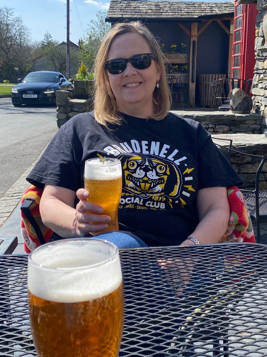 Rach 🐝 tweet media