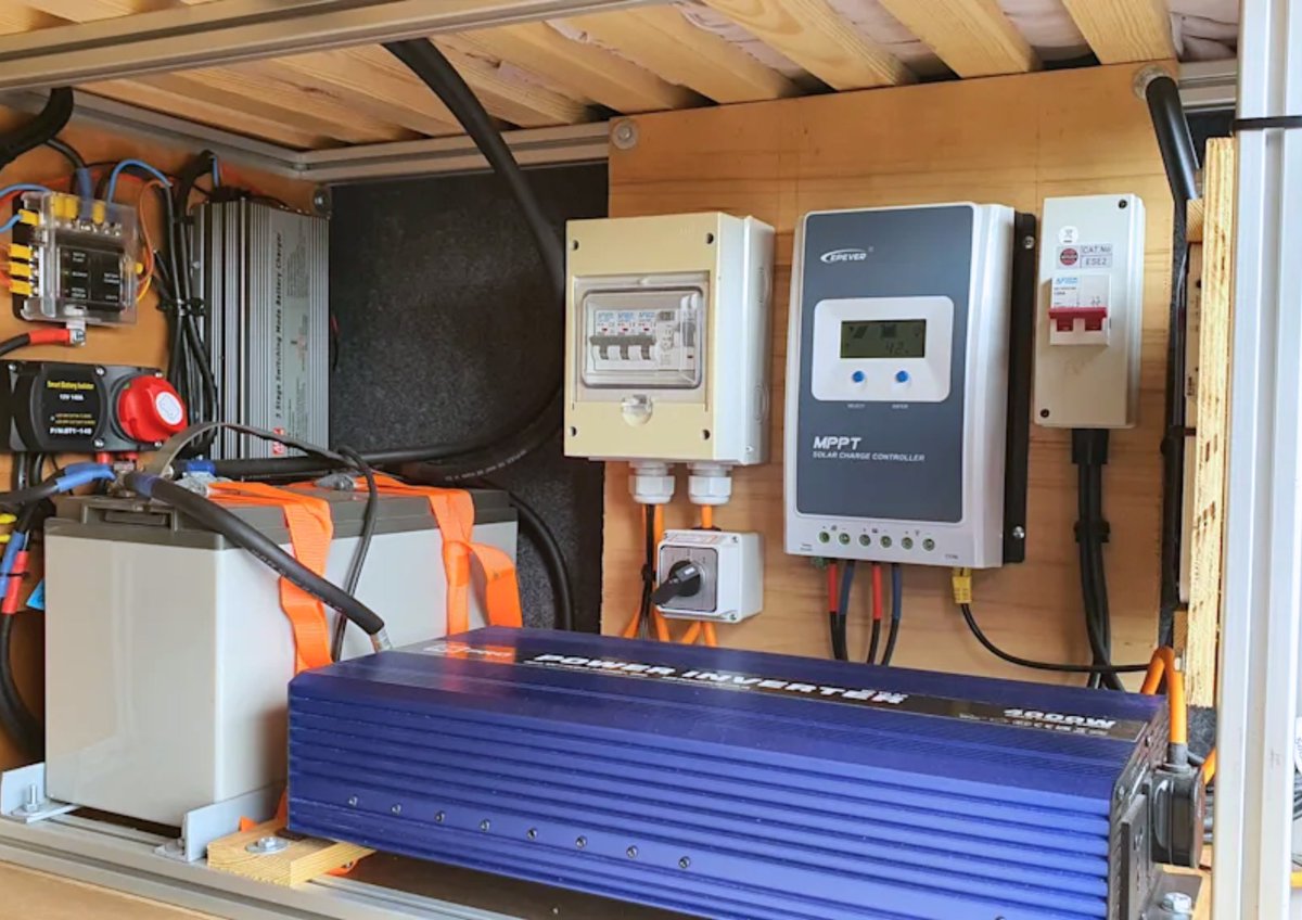 WeAreRSGroup's tweet image. Ever tried wiring a house that moves? This #KickstartKamper we’re talking cable runs, power planning, and designing a system that won’t rattle to bits on the road. 🚐

Dive into the details via @RSDesignSpark &amp;amp; electricjosh:

➡️ weare.rs/4jpuiZ7 ⬅️

#WeAreRS #RSDesignspark