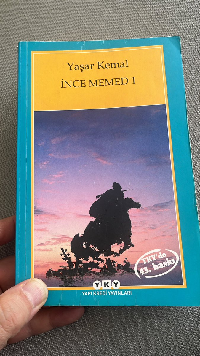 mrguneri's tweet photo. 〽️Hadi Yeni bir kitap 📚🎶
#İnceMemed 1
#YaşarKemal
#YapıKrediYayınları
#BorusanKlasikRadyo
“Duvarın dibinde resmim aldılar Ak kâğıt üstünde tanıyın beni.” https://t.co/Fybp6AP6O1