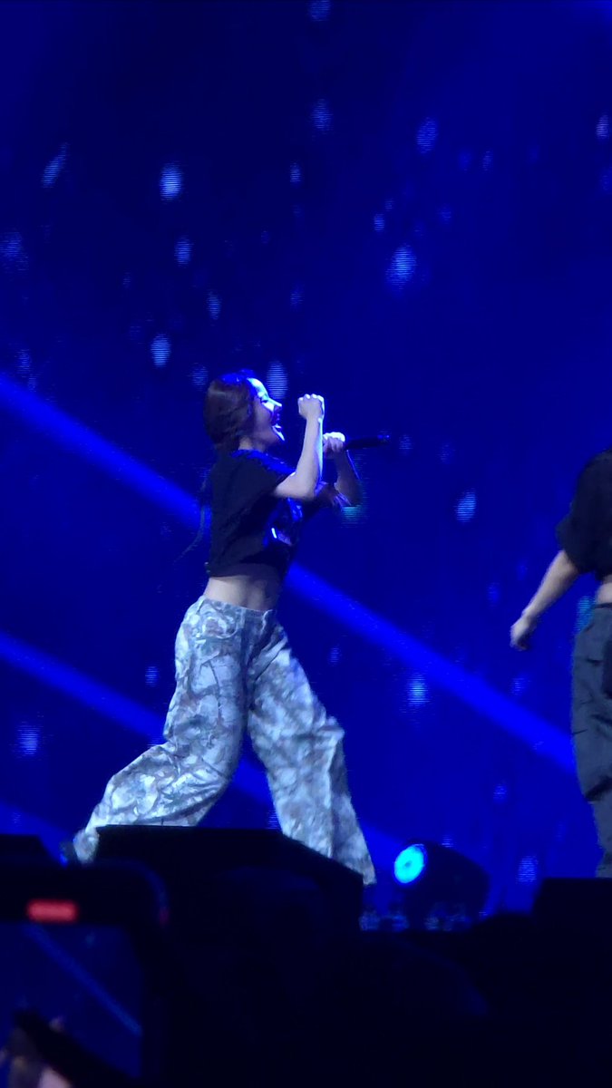 B3LL3Lvr's tweet photo. Zzzzz 아 너무 겅. 중. 겅. 중. 뛰어서 웃음나 https://t.co/RA5Bgud4Qa