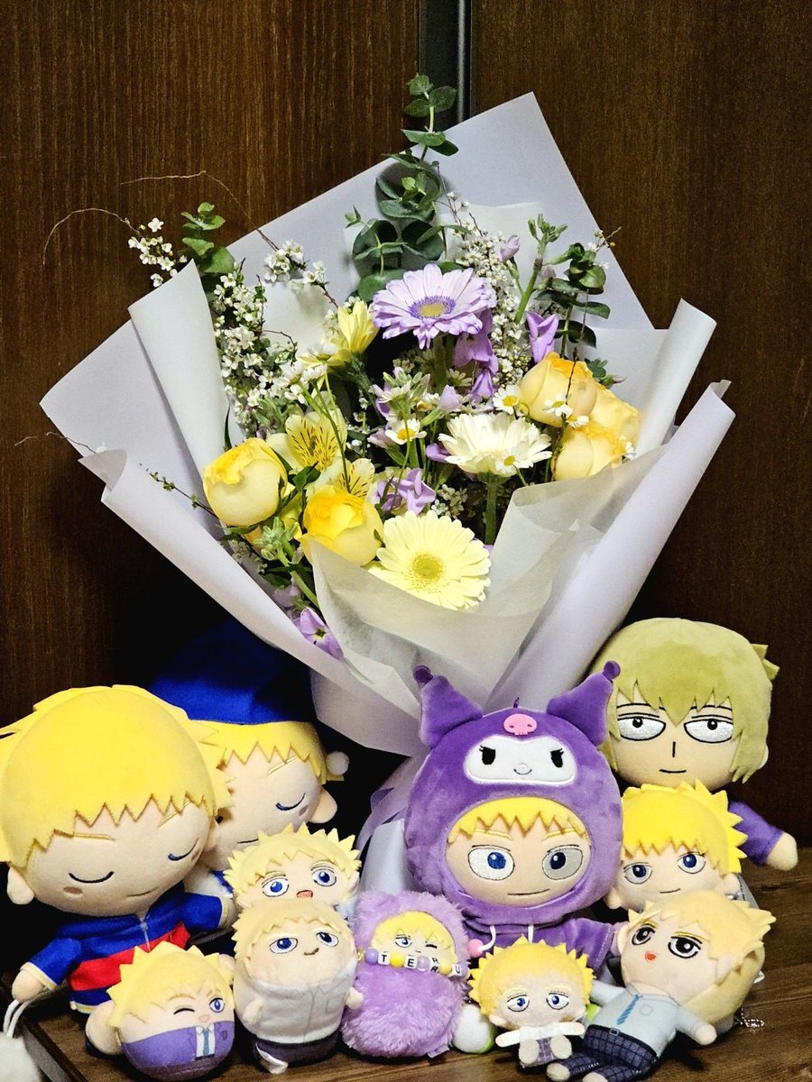 2025Teru_BD's tweet image. 오늘 행사 마무리 직전에 테루를 위한 꽃다발이 전달되었는데요, 다른 분들과도 함께 나누고 싶어 이렇게 올려봅니다!
꽃다발 전해주신 분께 진심으로 감사드립니다💛
